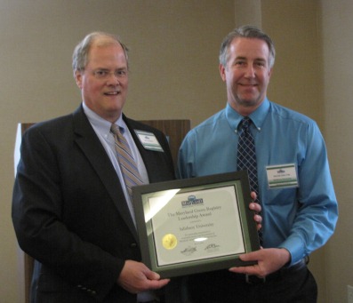 SU Director of Campus Sustainability and Environmental Safety Wayne Shelton (right)