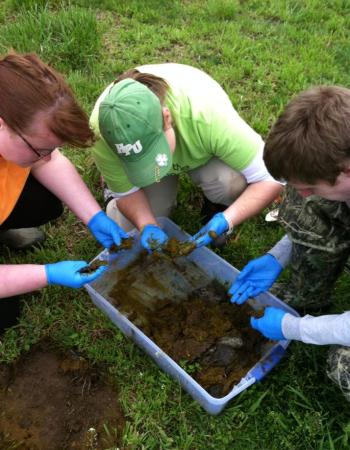 Mallory Hagadorn (center)