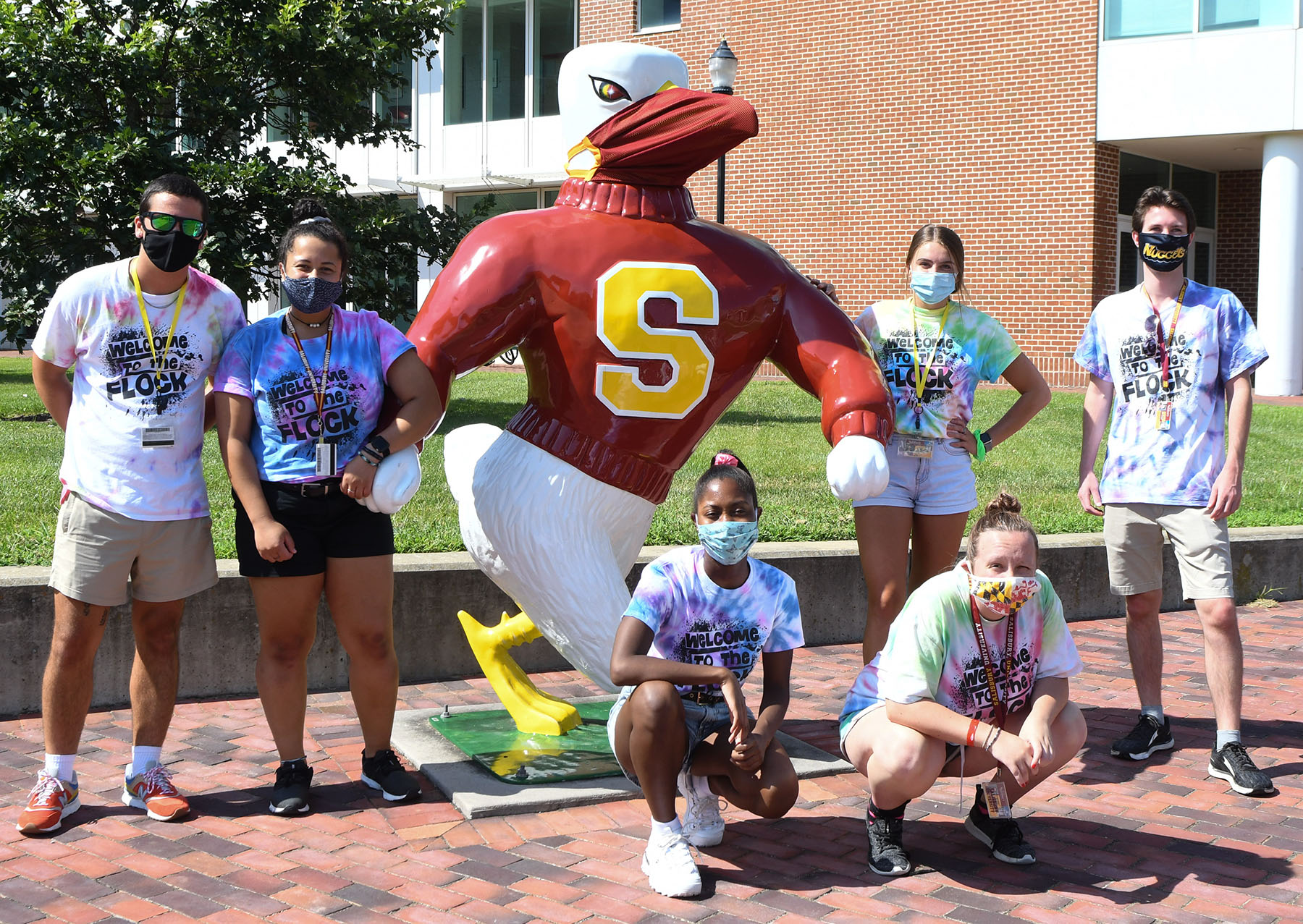 SU students with Sammy the Sea Gull