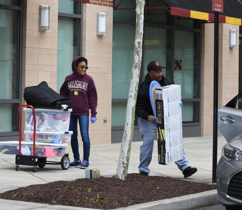 An SU student and her father move out of Sea Gull Square