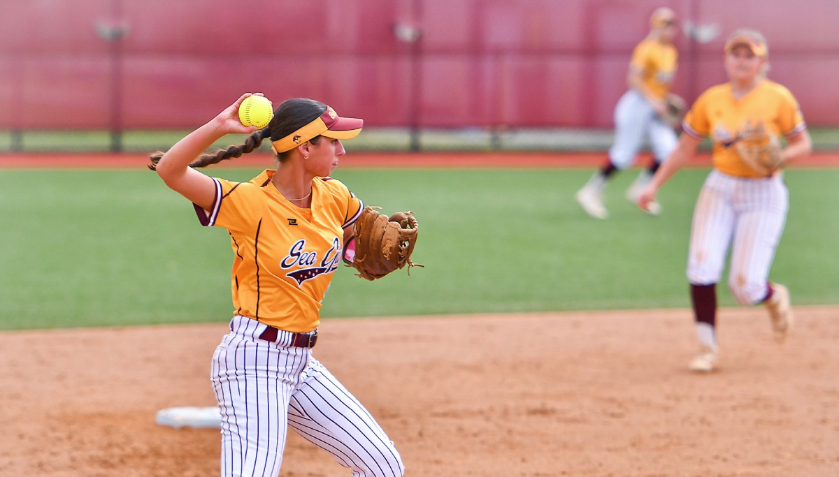 Natalie Paoli plays softball