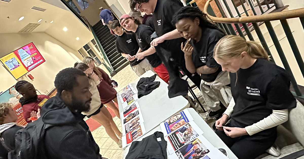 SU's Cox Wins First Place in AMJEC Teaching News Terrifically in the 21st Century Contest 
