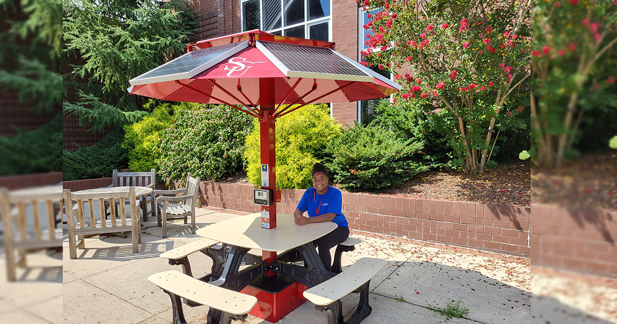 SU Adds New Solar Benches to Campus