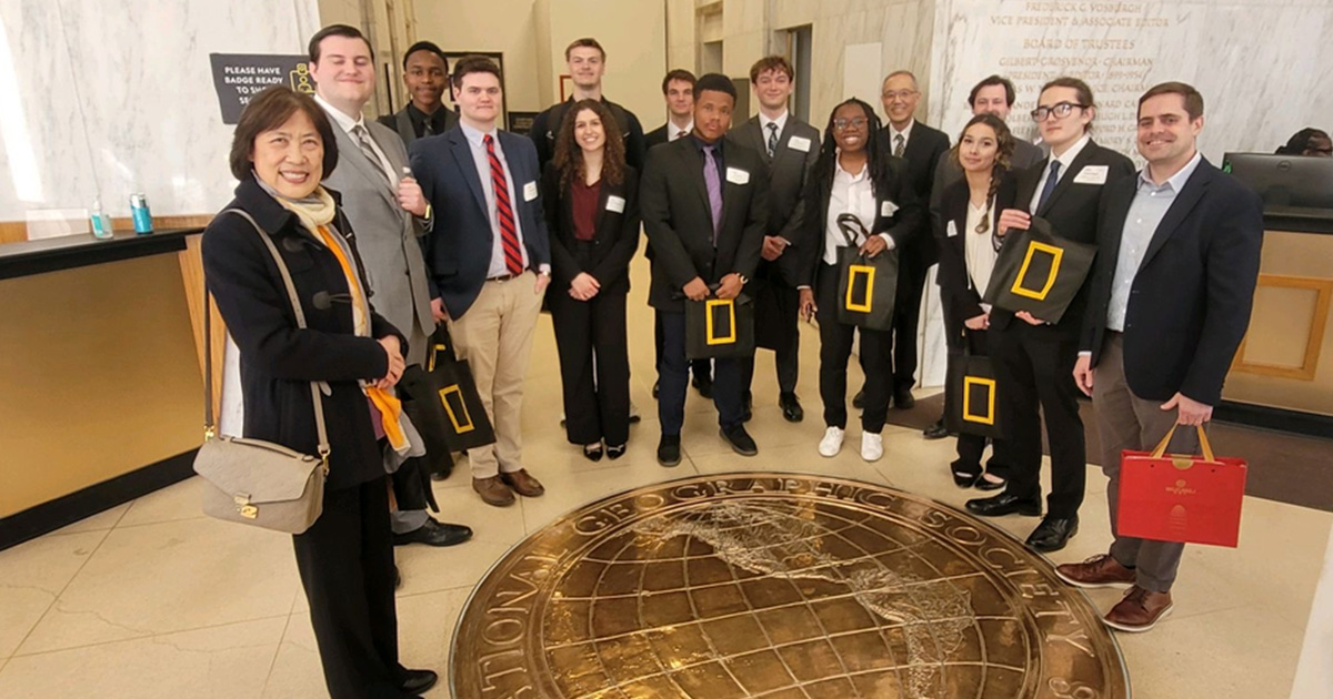 SU Economics Students Learn from Industry Leaders During D.C. Trip