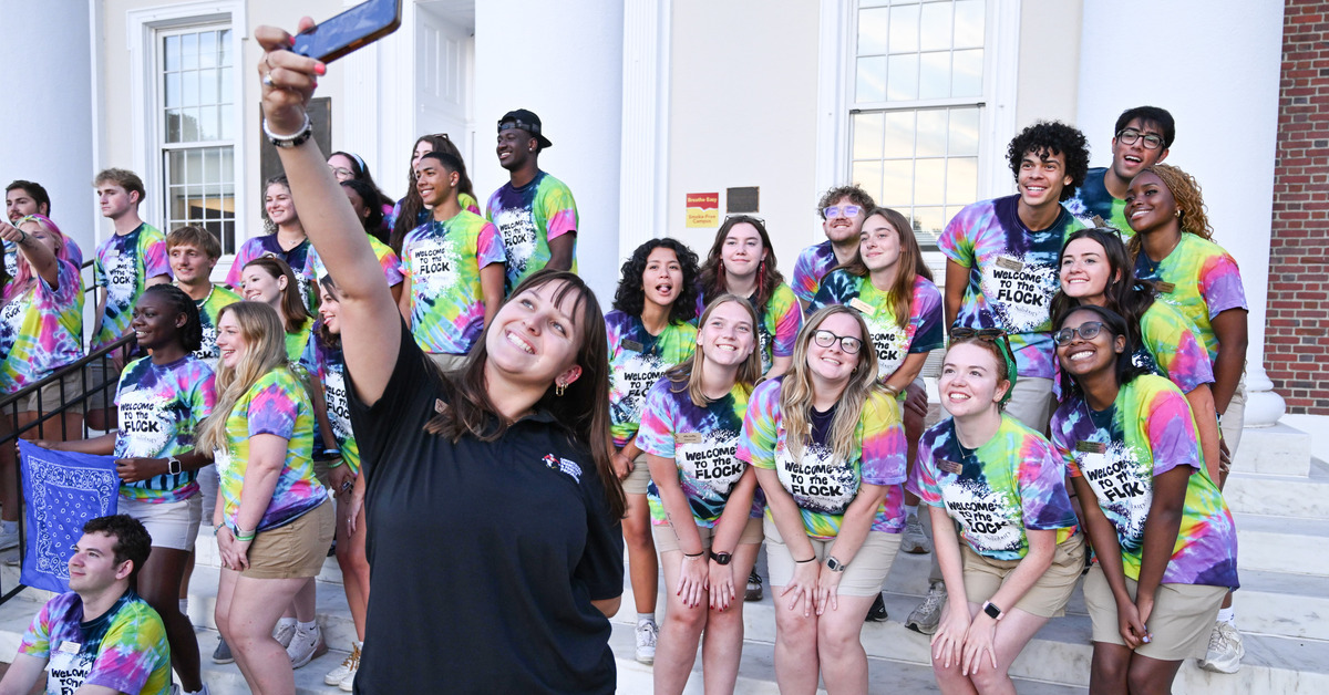 Logan Lankford with new SU students