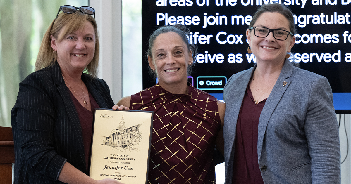 Cox Earns 2026 SU Distinguished Faculty Award